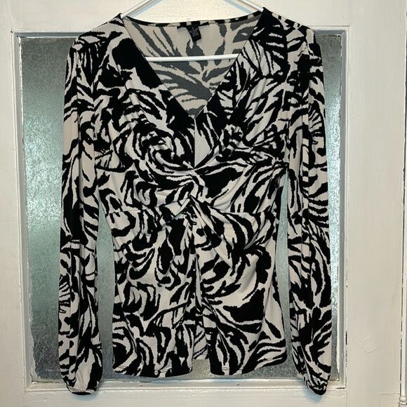 Alfani Tops - Alfani Women’s Black and White Long Sleeve Vneck Blouse with balloon sleeve S
